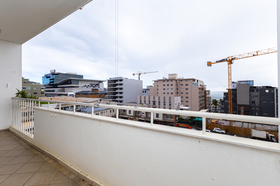 2 Bedroom Property for Sale in Sea Point Western Cape